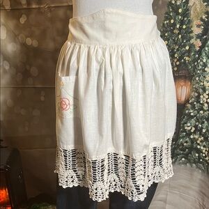 👩🏼‍🍳 Vintage White Lace Apron Skirt with Hand Embroidery | Antique | OS / B